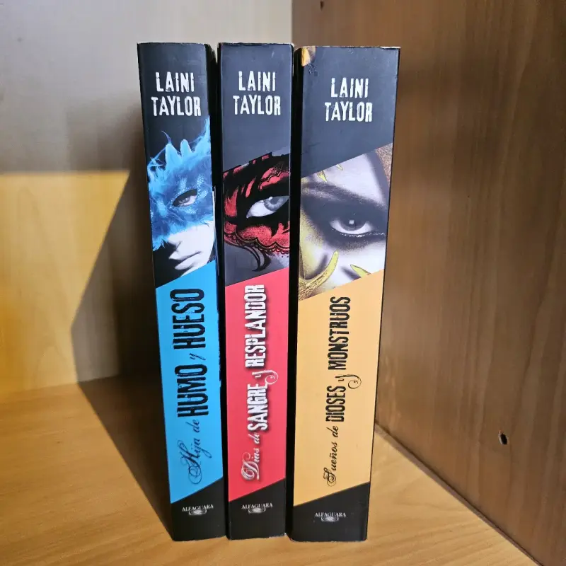 TrilogĂa COMPLETAHija de Humo y Hueso Laini Taylor - 1