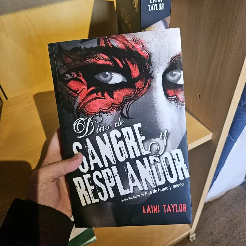 TrilogĂa COMPLETAHija de Humo y Hueso Laini Taylor - 3