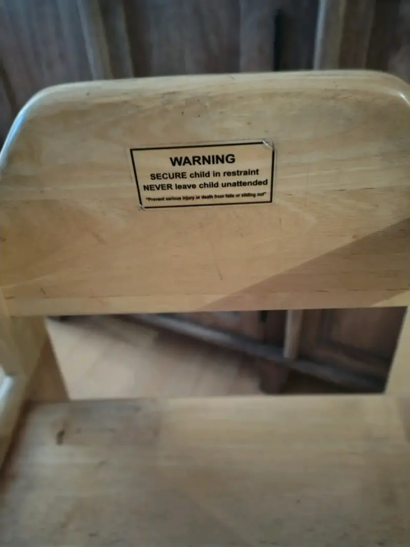 Silla alta de madera para bebé con cinturón - 4