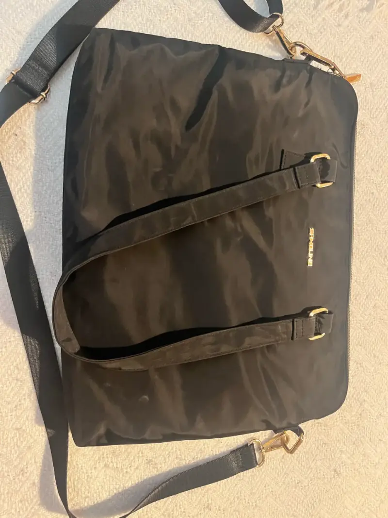 Bolso negro para laptop Samsonite con correa ajustable - 1