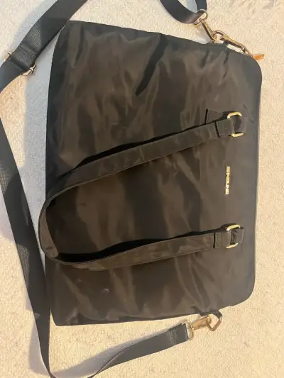 Bolso negro para laptop Samsonite con correa ajustable - miniatura 1
