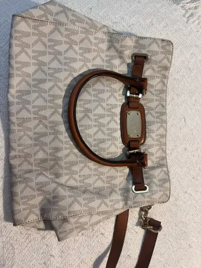 Bolso Michael Kors beige con asas de cuero - miniatura 1