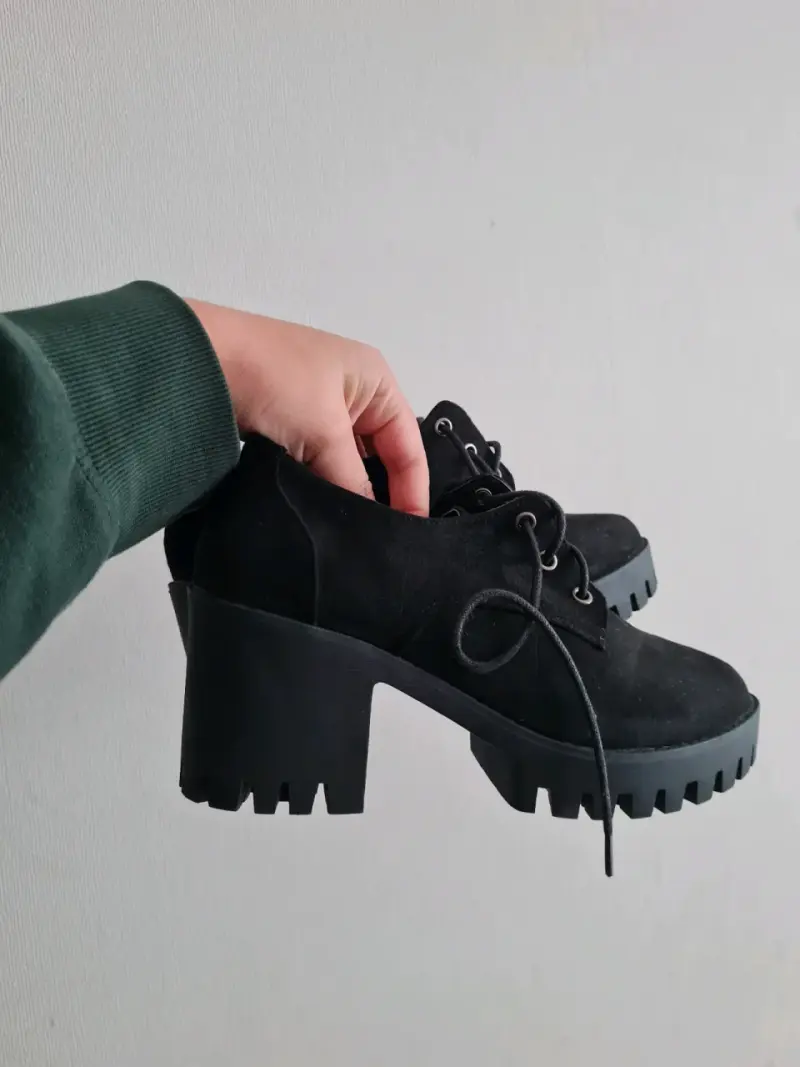 Zapatos de tacón grueso negros para mujer - 1