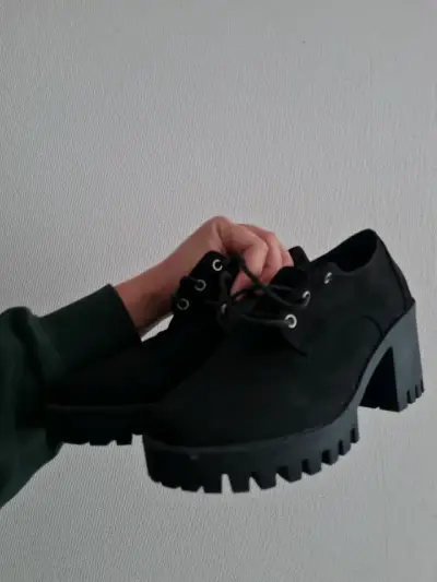 Zapatos de tacón grueso negros para mujer - miniatura 4