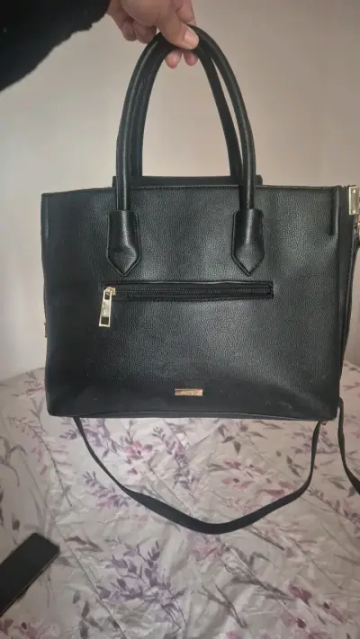 Cartera negra de cuero con correa ajustable - miniatura 1