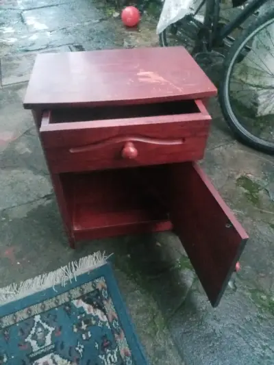 Velador de madera con cajón y puerta - miniatura 3