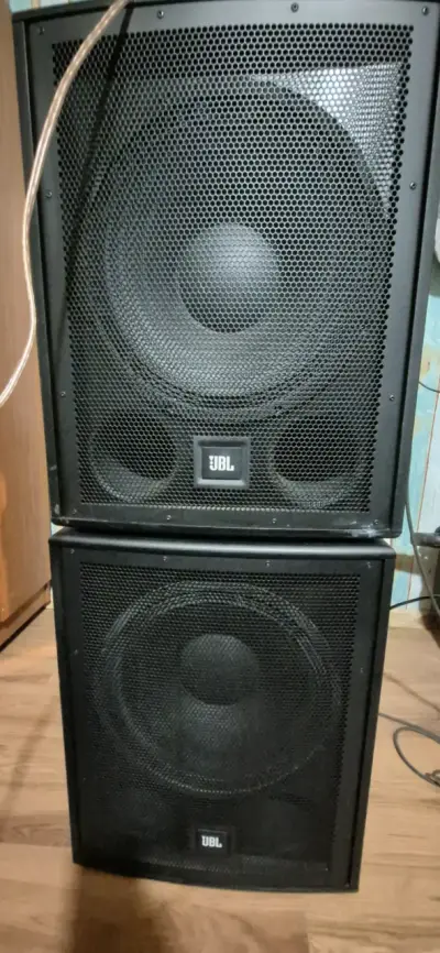 Subwoofer JBL IRX115S de 15 pulgadas - miniatura 2