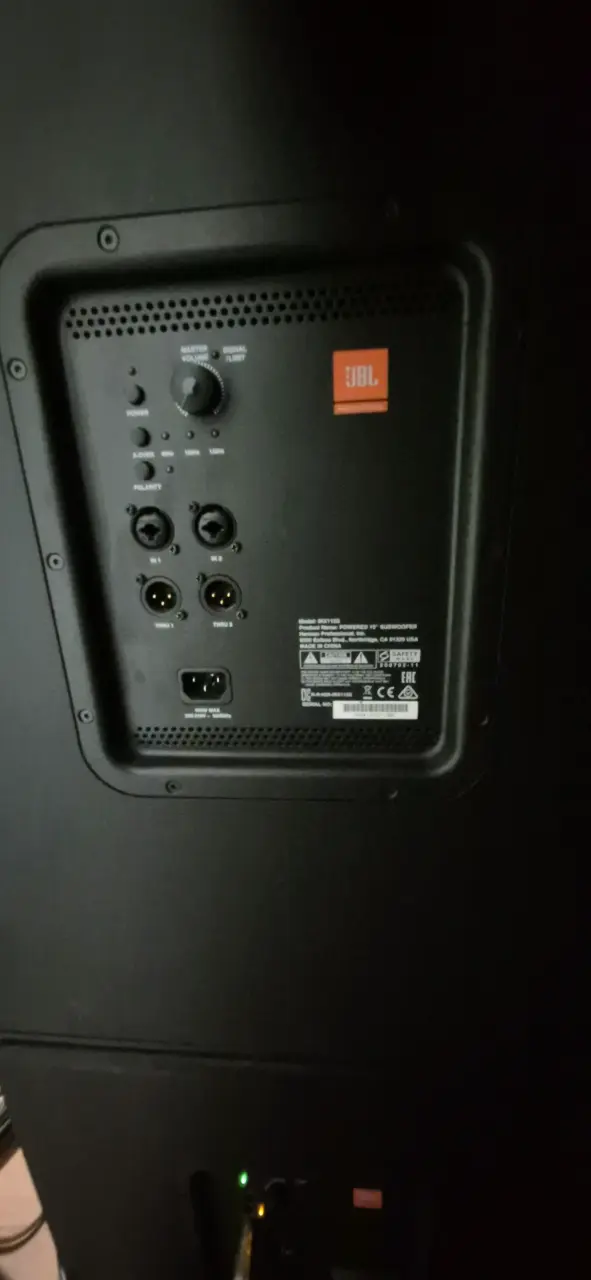 Subwoofer JBL IRX115S de 15 pulgadas - 3
