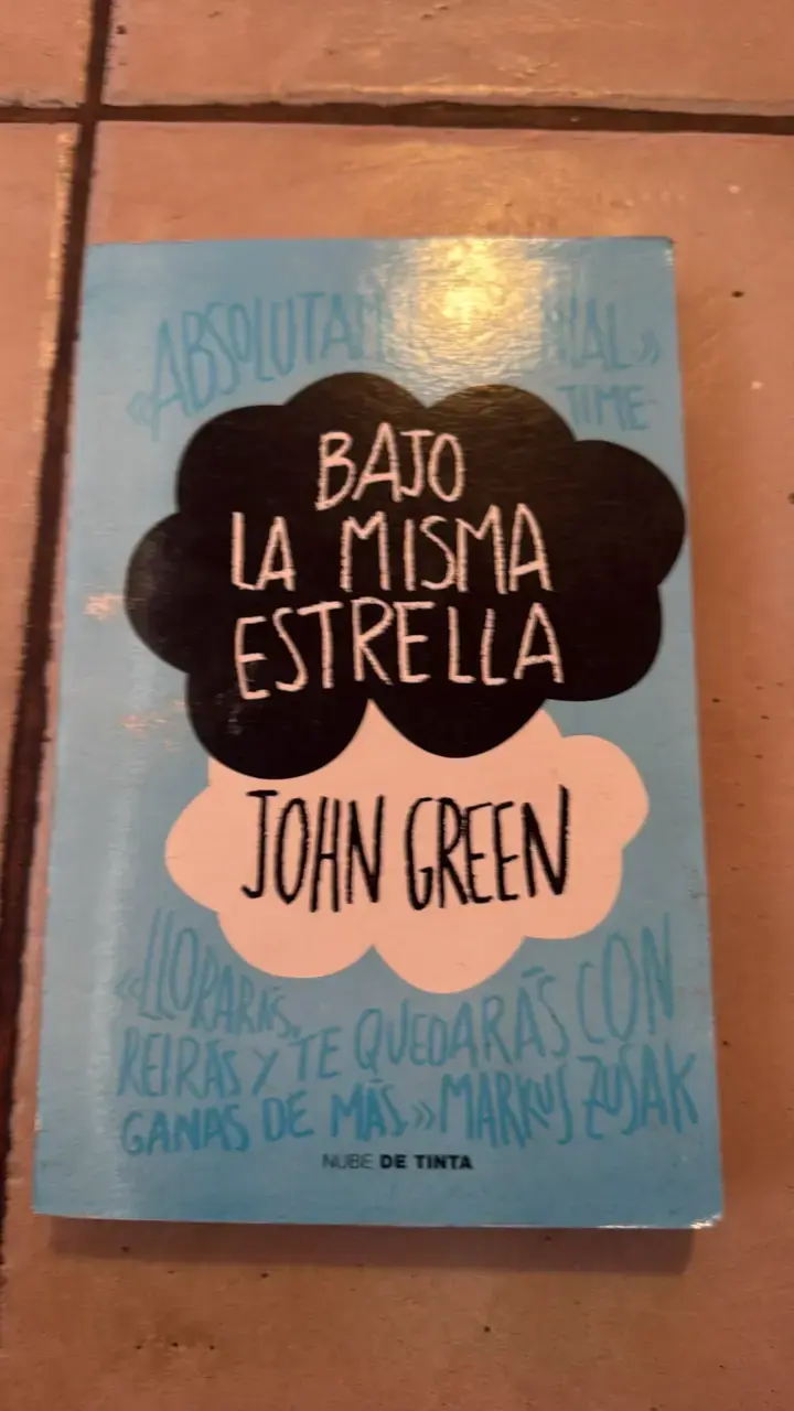 Libro Bajo la Misma Estrella de John Green