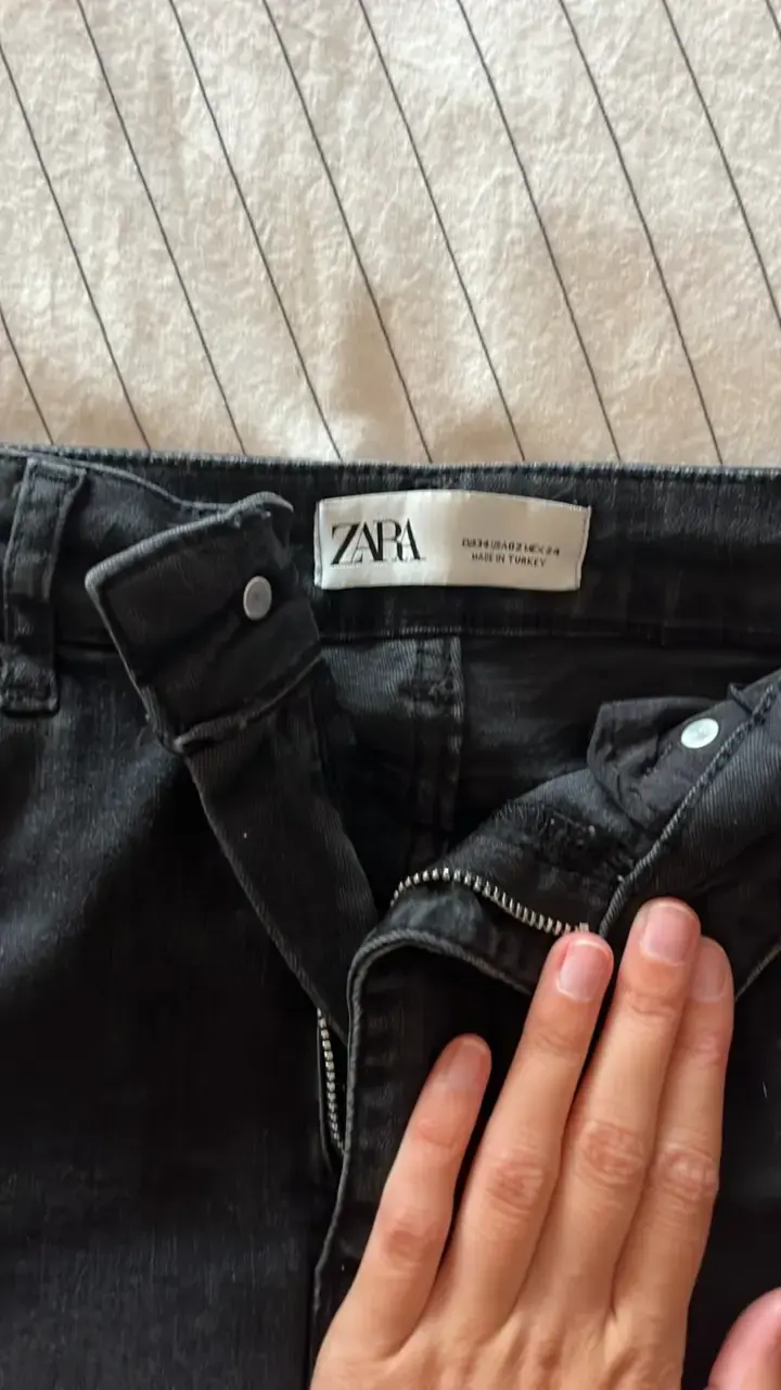 Jeans negros de tiro alto Zara - 3