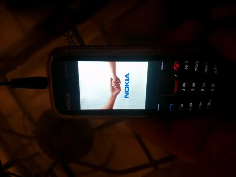 Teléfono celular Nokia 5130 XpressMusic rojo - 3