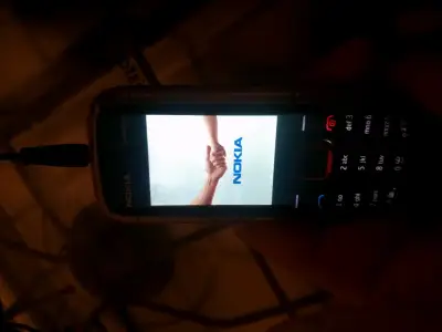 Teléfono celular Nokia 5130 XpressMusic rojo - miniatura 3