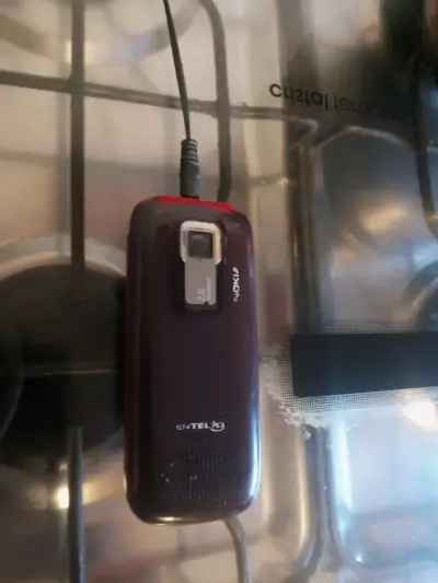 Teléfono celular Nokia 5130 XpressMusic rojo - miniatura 4