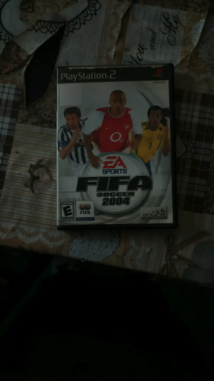 Juego FIFA Soccer 2004 para PlayStation 2 - 1