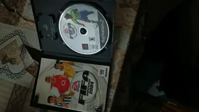 Juego FIFA Soccer 2004 para PlayStation 2 - miniatura 2