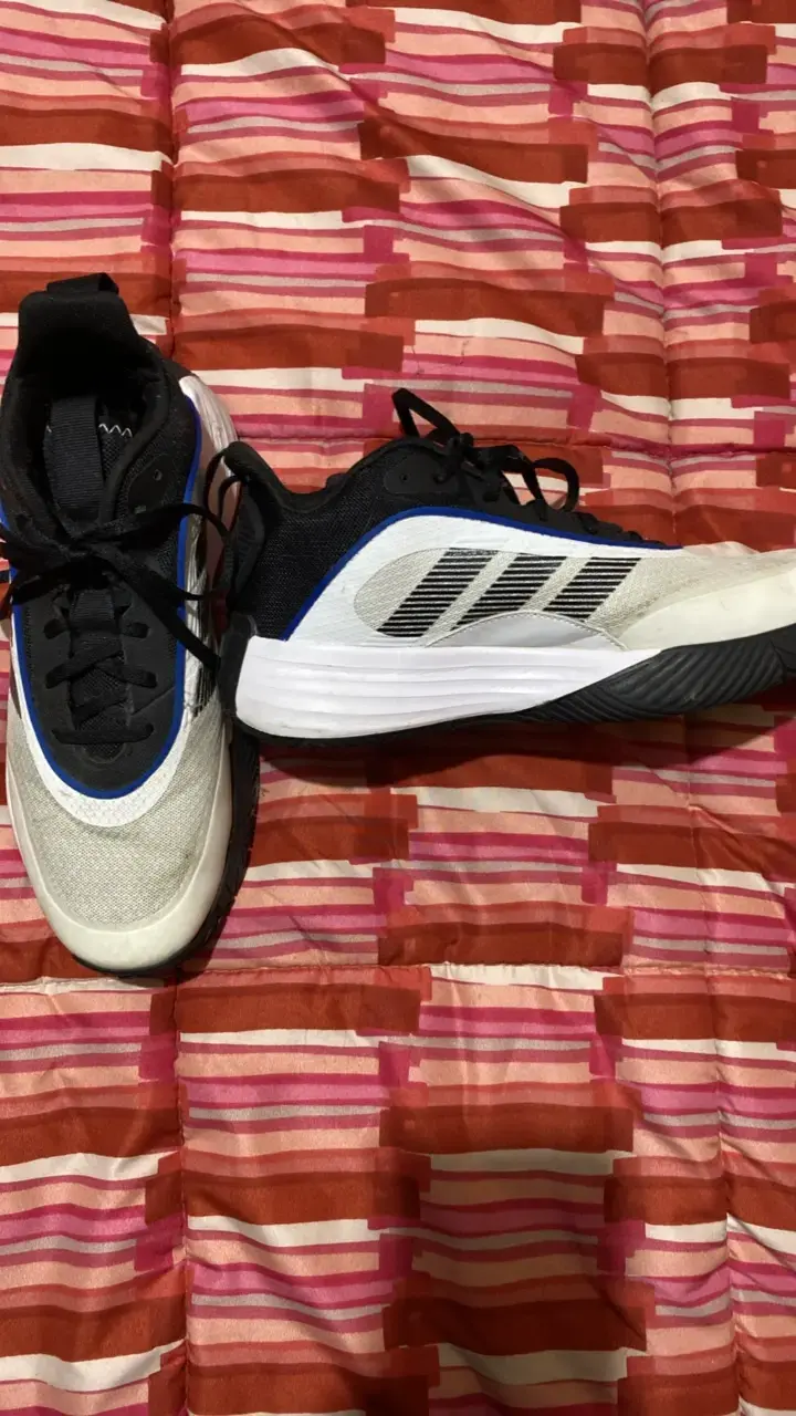 Zapatillas deportivas blancas y negras para hombre - 1