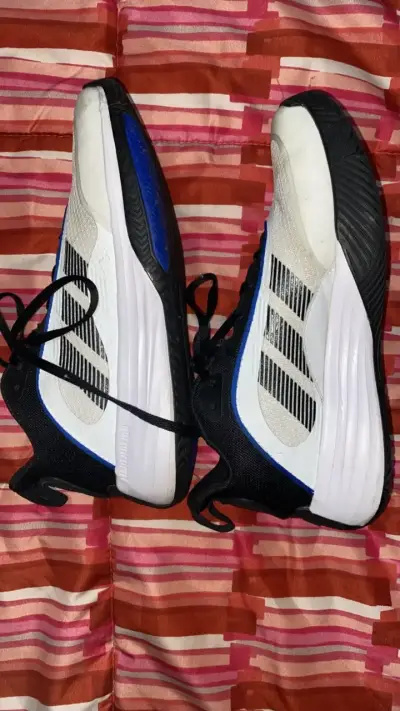 Zapatillas deportivas blancas y negras para hombre - miniatura 4