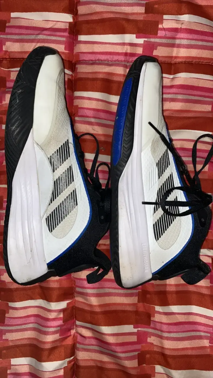 Zapatillas deportivas blancas y negras para hombre - 5
