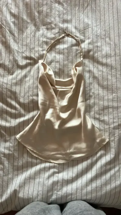 Top de satén crema Zara - miniatura 1