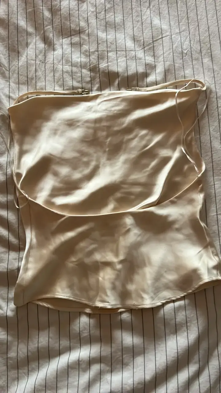 Top de satén crema Zara - 2
