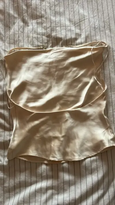 Top de satén crema Zara - miniatura 2