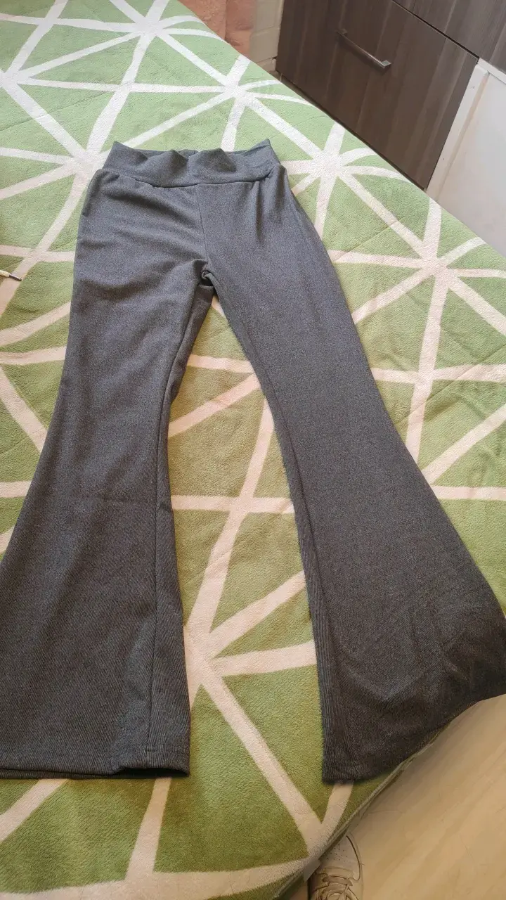 Pantalones de yoga grises acampanados - 1