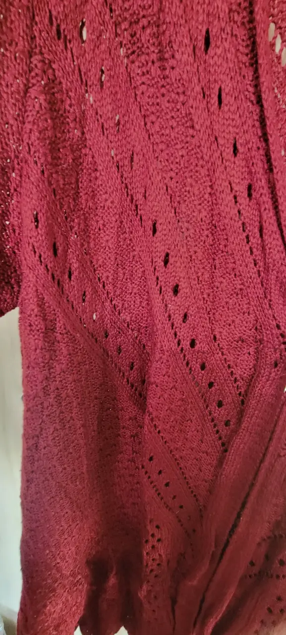 Cárdigan de punto rojo con diseño calado - 2