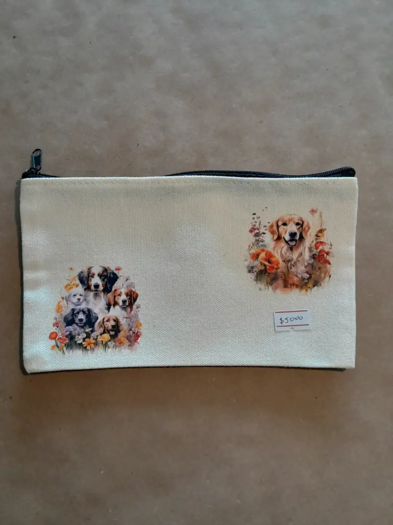 Estuche de tela con diseño de perros y flores - 1
