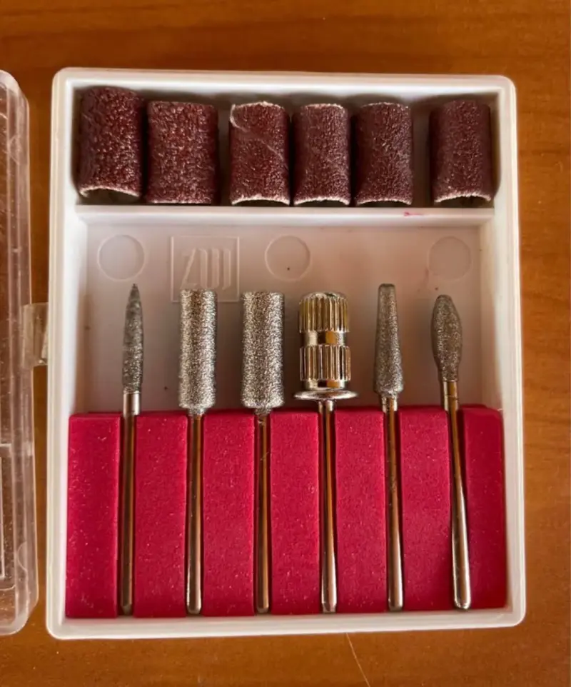 Torno para uñas eléctrico con accesorios - 4