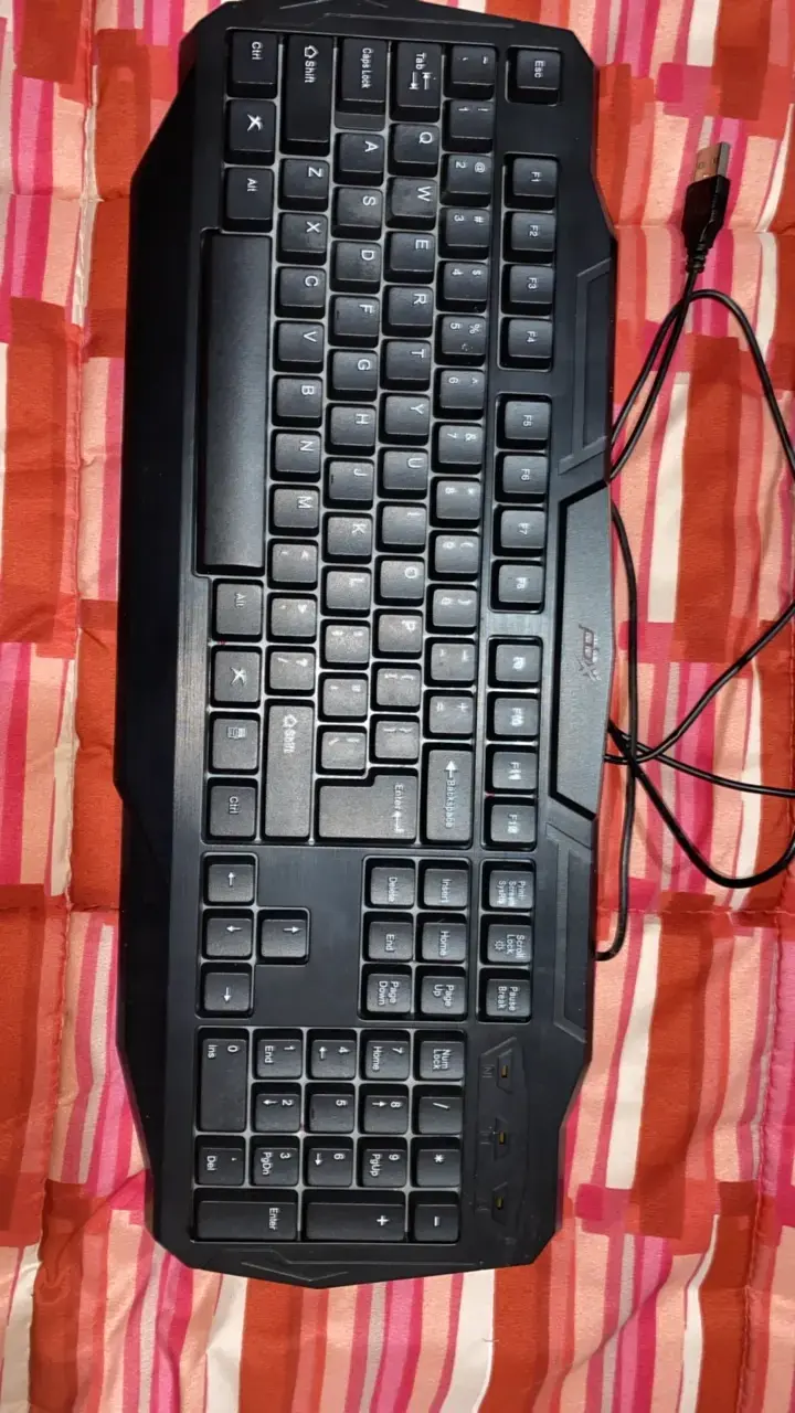 Teclado gamer retroiluminado USB - 1