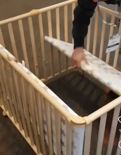 Corral de madera para bebé con ruedas - miniatura 2