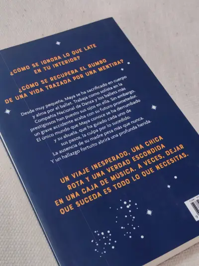 Libro 'Cuando No Queden Más Estrellas Que Contar' de María Martínez - miniatura 2
