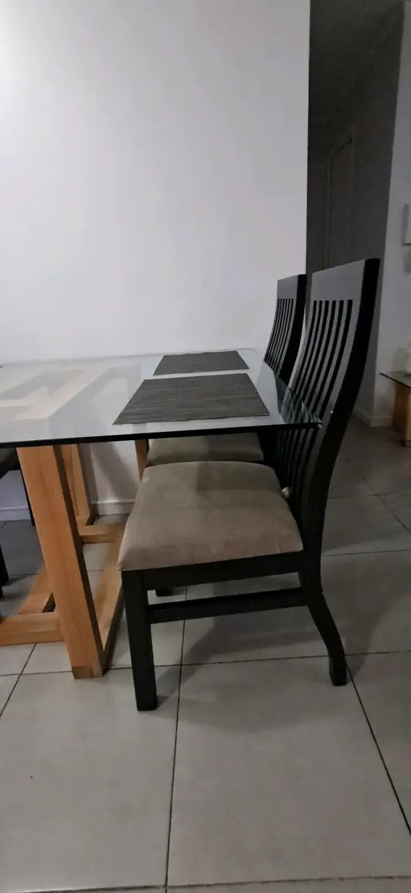 Juego de Comedor de Vidrio con Sillas - 2