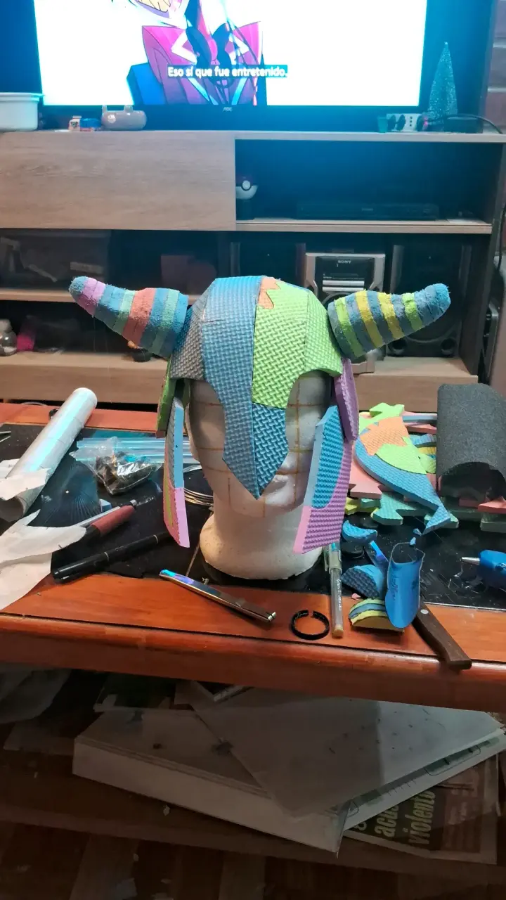 Casco artesanal de cosplay estilo medieval - 3