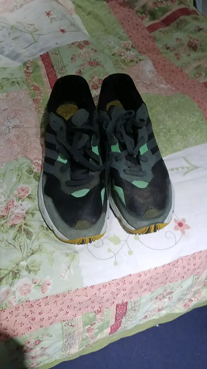 Zapatillas deportivas negras y verdes para hombre - 1