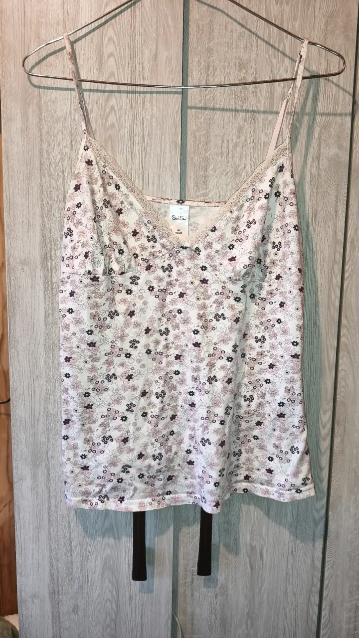 Camisón floral con encaje talla M