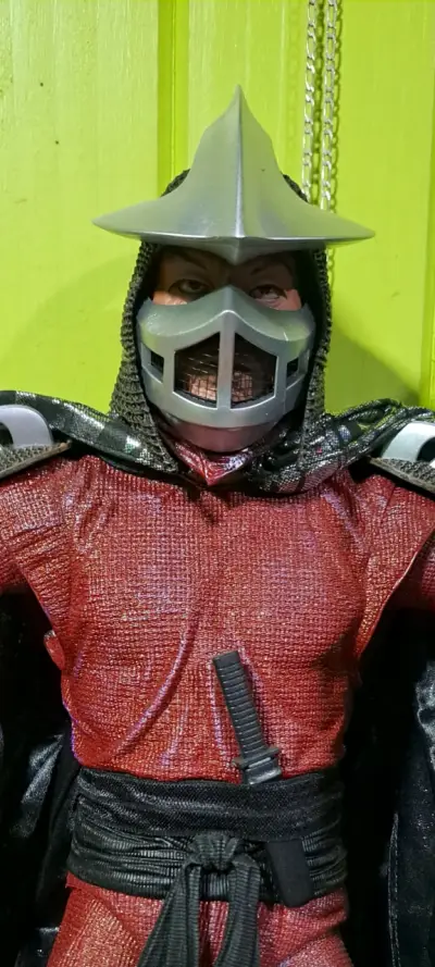 Figura de acción Shredder con armadura roja - miniatura 1