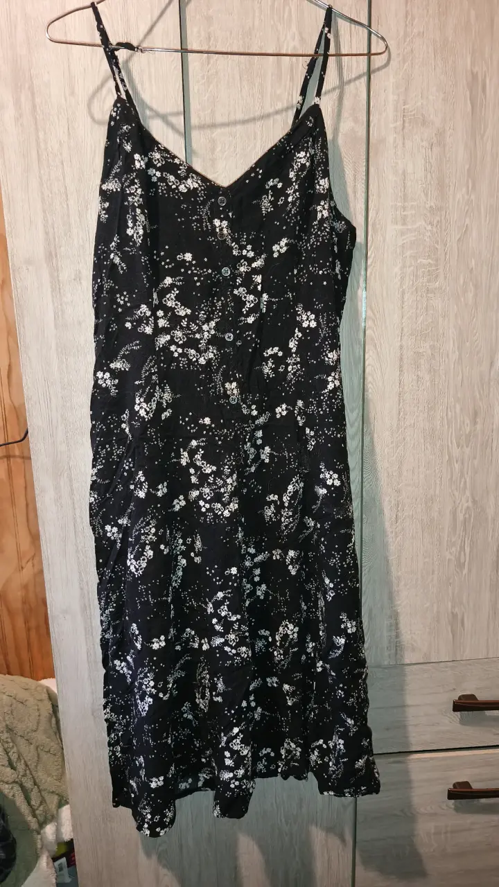 Vestido negro con estampado floral - 2