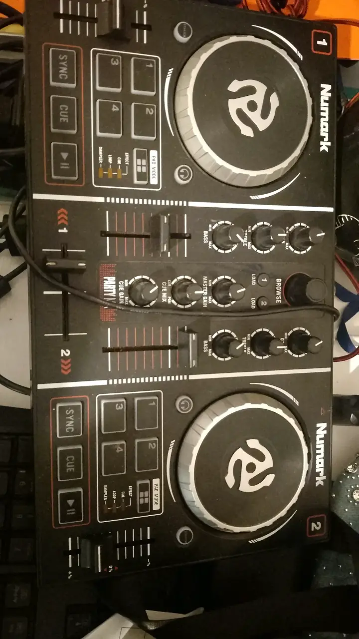 Controlador DJ Numark Party Mix