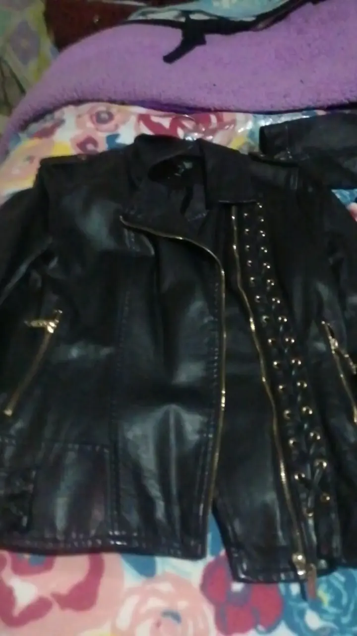 Chaqueta de cuero negra con tachas - 1