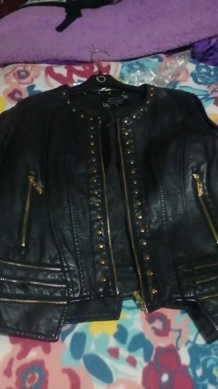 Chaqueta de cuero negra con tachas - 2