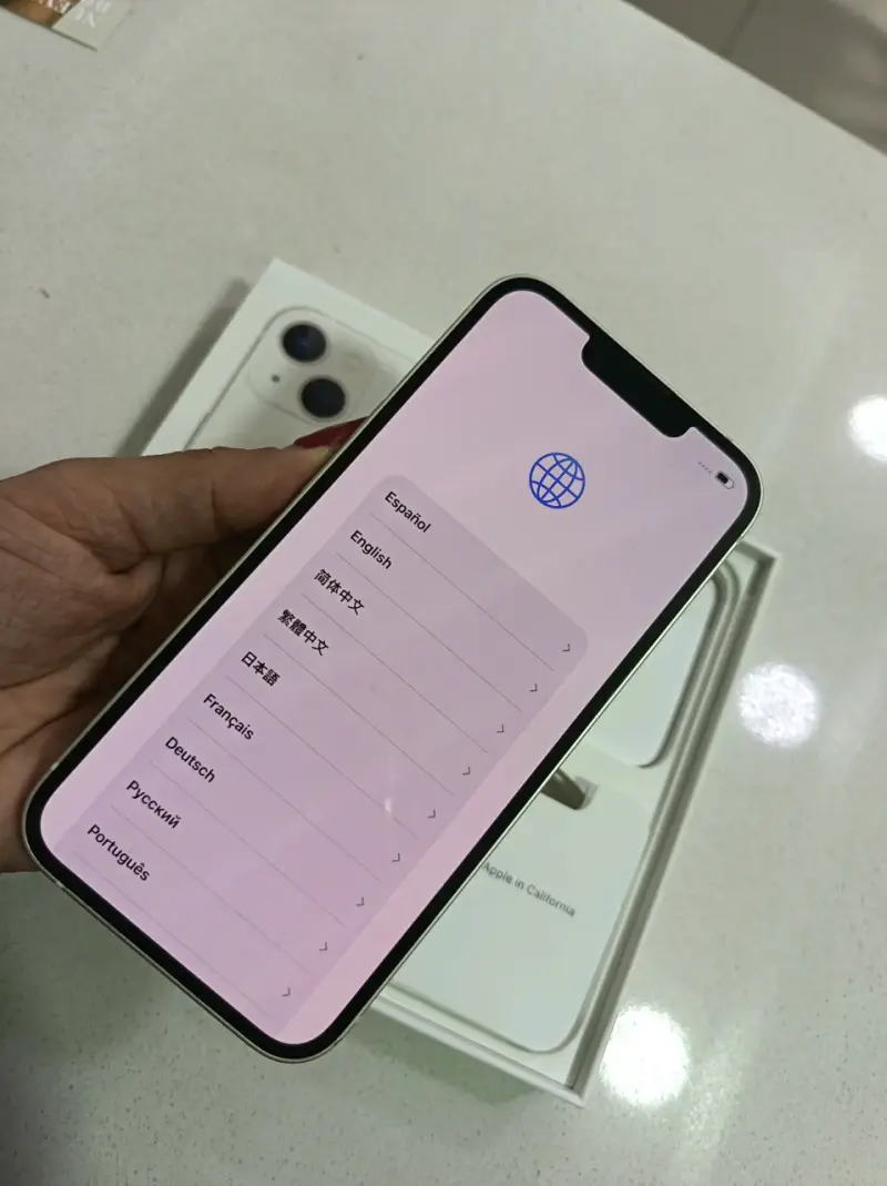 iPhone 13 blanco en excelente estado - 5