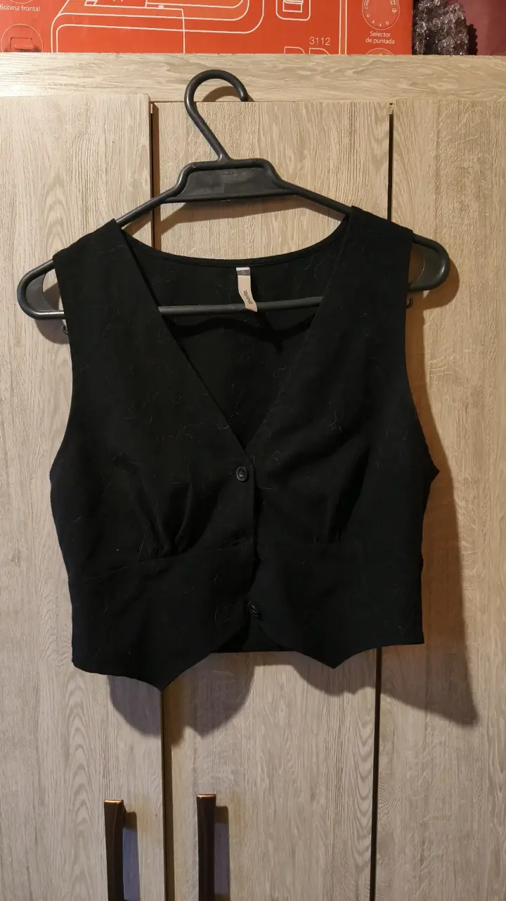 Chaleco negro sin mangas para mujer