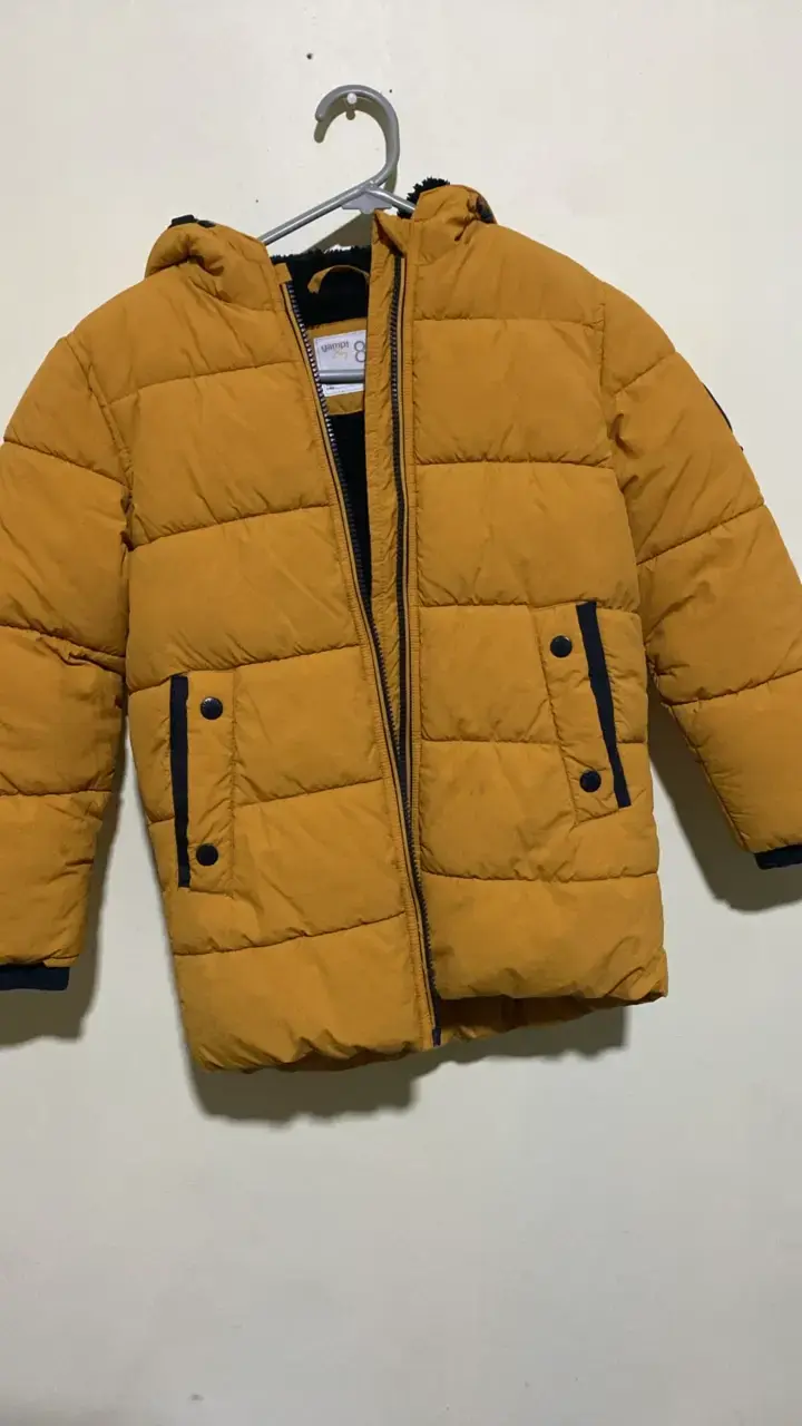 Chaqueta acolchada amarilla para niño - 1