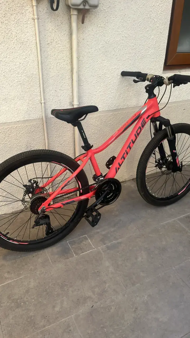 Bicicleta montaña Altitude roja
