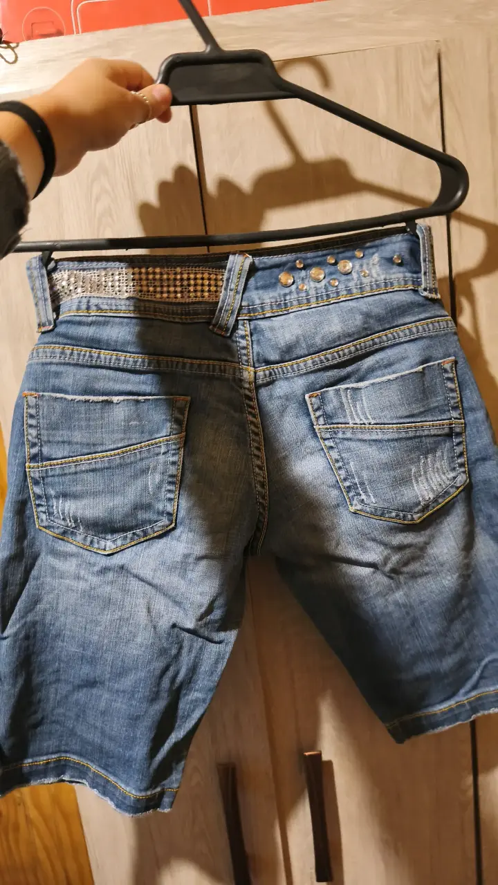 Shorts de mezclilla con detalles de tachas - 3