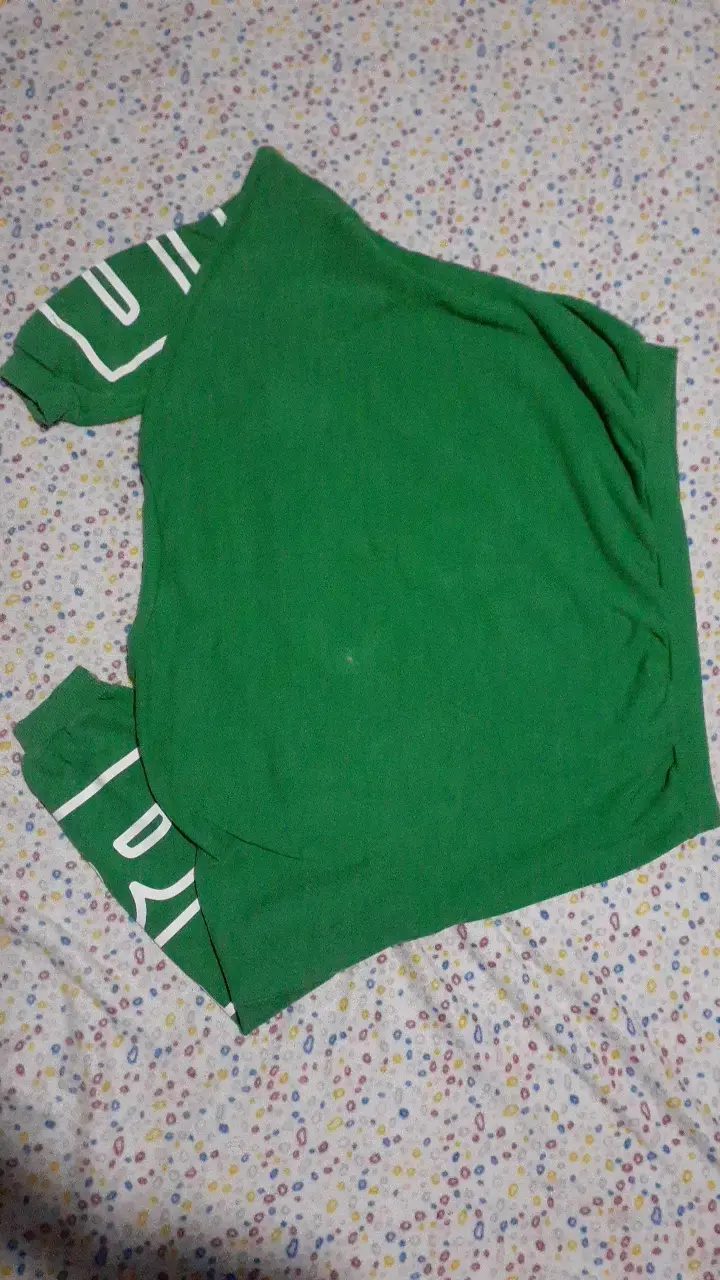 Polera verde con estampado 'YOU' - 2