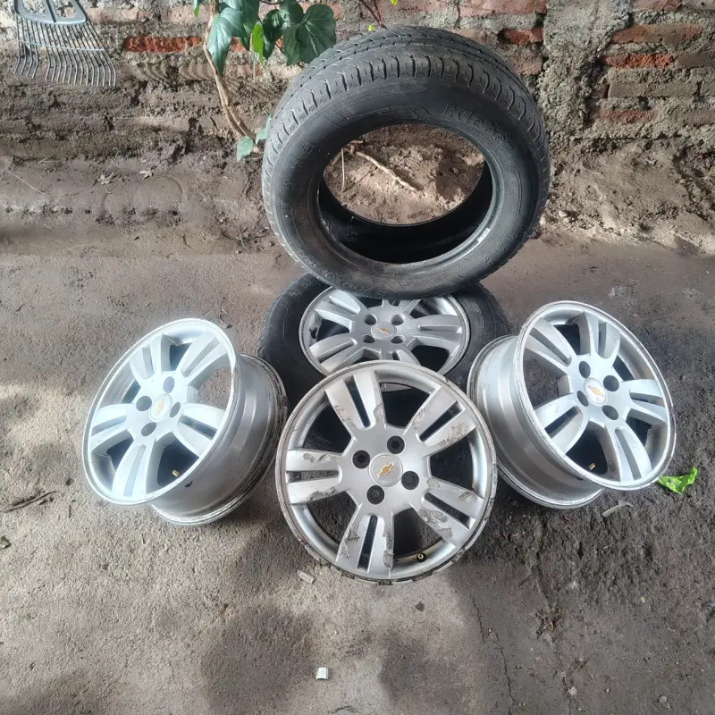Llantas Chevrolet Sonic - 1