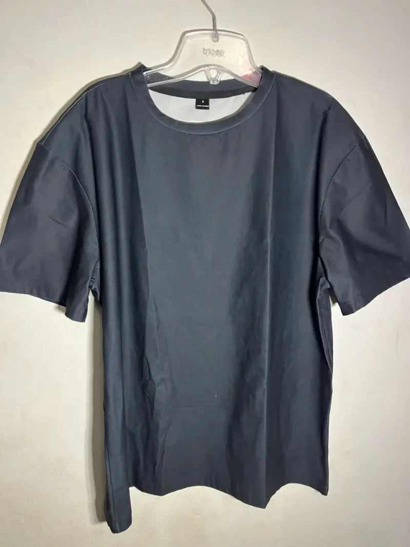 Polera negra con diseño 'Trust The Process' - 2