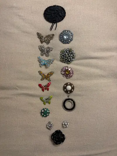 Lote de collares y broches variados - miniatura 3